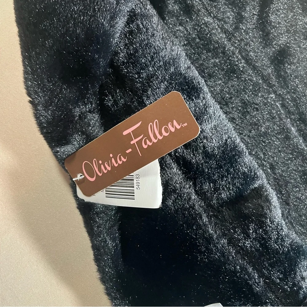 Olivia Fallen Black Faux Fur Infinity Scarf Winter Snow Bunny Cozy Old Money NWT